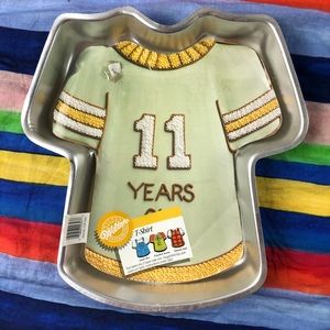 1979 Wilton Sports Fan Tee Shirt Cake Pan
